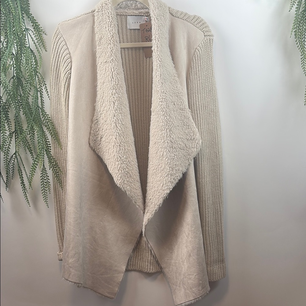 Lush Cream Cardigan with Draped Collar and Relaxed Fit (ref T 428)